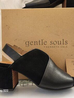 Gentle Souls " Charlene Hooded Block Heeled Leather Sandals. NIB. Size 5.
